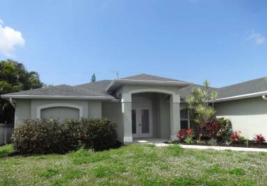 Main picture of 3320 SW 8th Ct