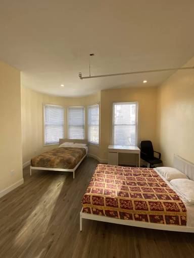 Main picture of 1449 Powell St