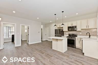 Main picture of Edgewater Gardens Apartments