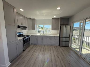 Main picture of 2146 Bachelot St