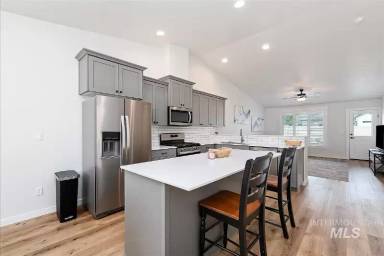 Main picture of 4437 E Faceto St