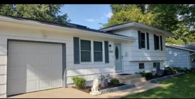 Main picture of 4400 NE 49th St