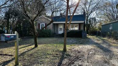 Main picture of 102 E Wilburn Ave
