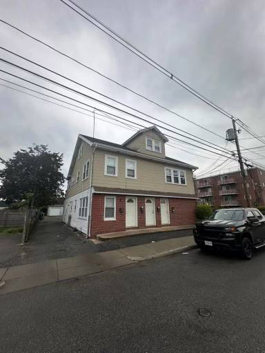 Main picture of 92 Waltham St
