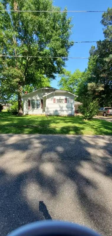 Main picture of 530 S Lake St