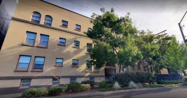 Main picture of 4929 SE Hawthorne Blvd