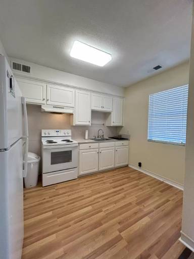 Main picture of 652 Windermere Blvd