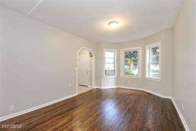 Main picture of 3726 N Troy St