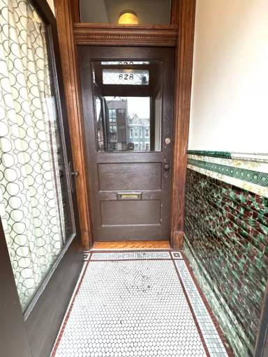 Main picture of 628 5th St NE