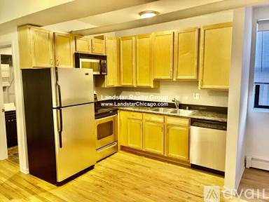 Main picture of 4715 N Malden St