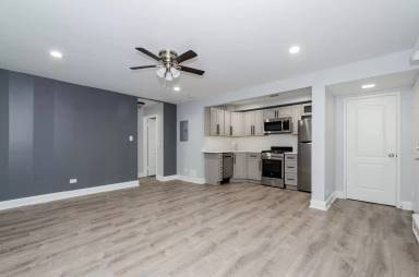Main picture of 7606 N Eastlake Ter