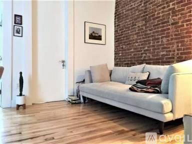 Main picture of 1045 Morris Ave