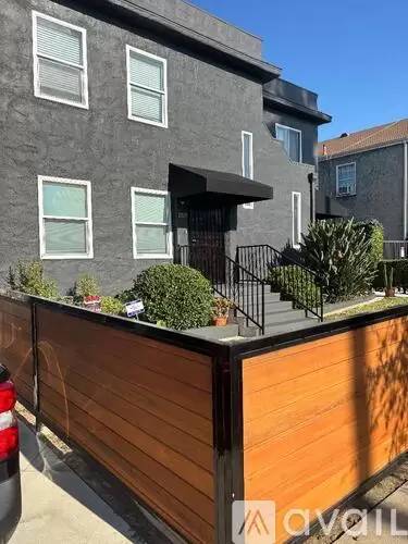 Main picture of 1329 S Highland Ave