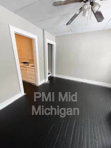 Main picture of 702 E 3rd St