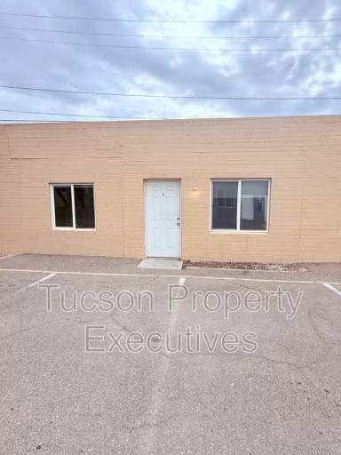 Main picture of PM320 - 2411 South 6th Avenue - 13
