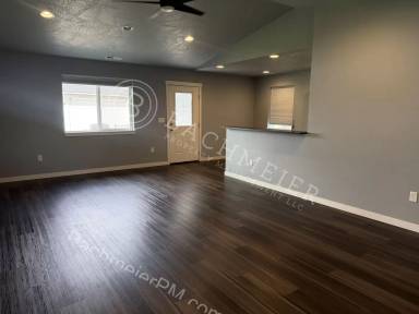 Main picture of 151 SW Nye Ave