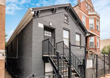 Main picture of 2226 W Cermak Rd
