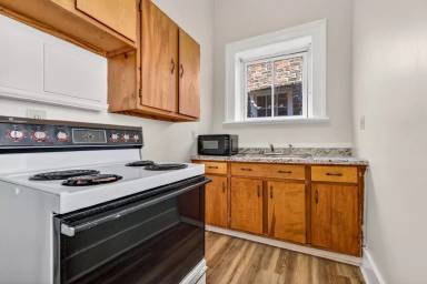 Main picture of 335 King St