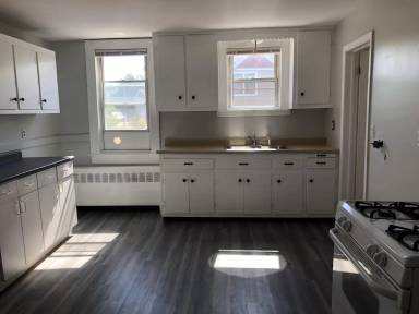 Main picture of 2 W Center St