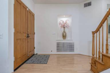 Main picture of 1011 S Mountcrest Ct