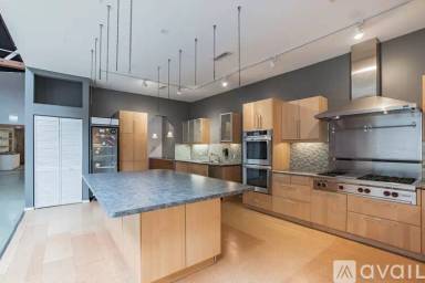 Main picture of 2015 S Racine Ave