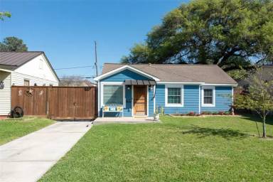 Main picture of 7619 Satsuma St
