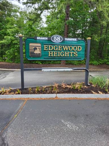 Main picture of Edgewood Heights