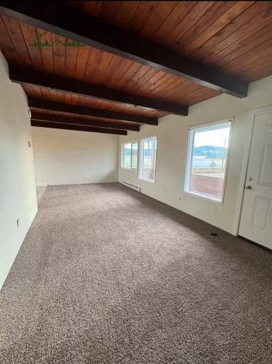 Main picture of 2 W F St