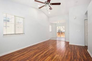 Main picture of 2523 N Clarkson St