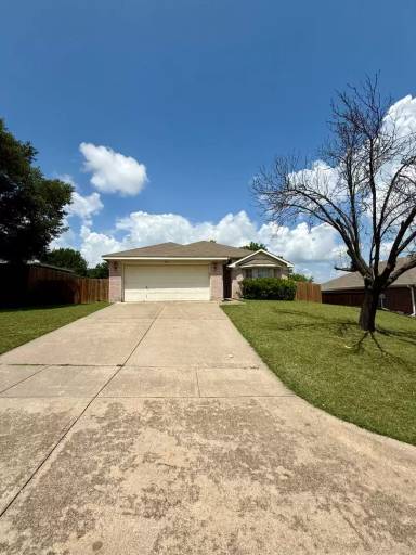 Main picture of 221 Lancelot Dr