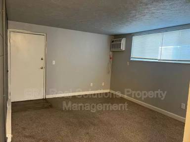 Main picture of 745 Oak St