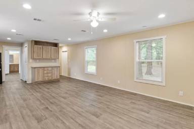 Main picture of 106 Skylark Dr