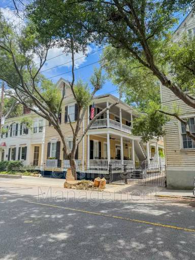 Main picture of 123 Wentworth St