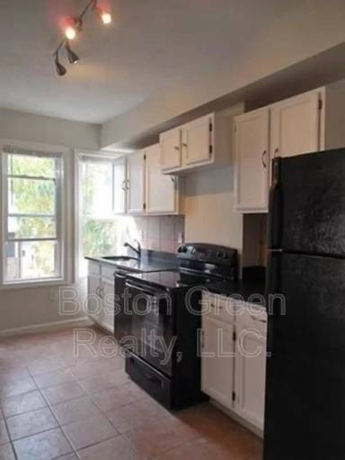 Main picture of 50 Oliver St