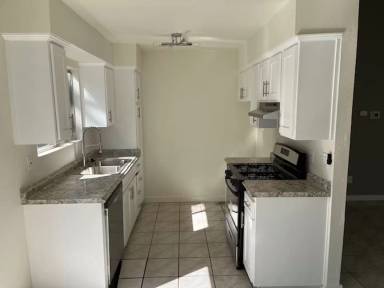 Main picture of 33072 Esther St