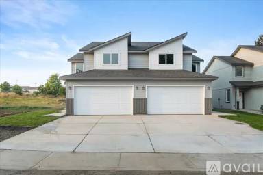 Main picture of 626 W 6th St