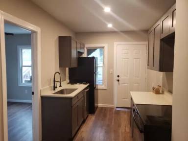 Main picture of 385 Church St N