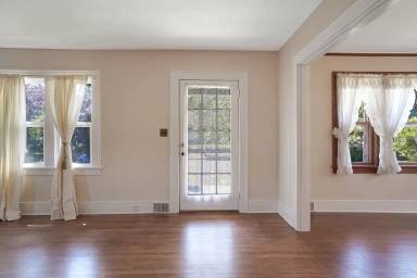 Main picture of 1760 Winter St SE