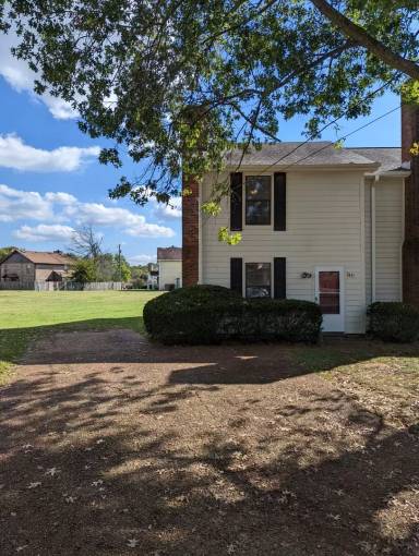 Main picture of 2437 Robbie Ct