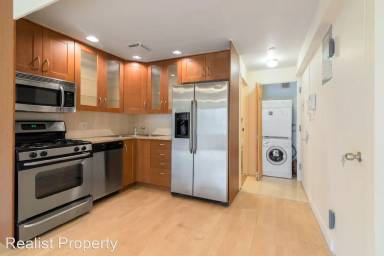 Main picture of 428 W 49th St