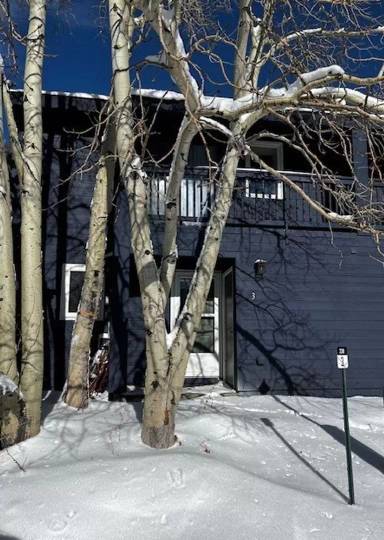 Main picture of 250 Cove Blvd