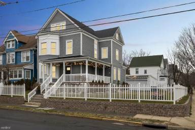 Main picture of 664 Valley St
