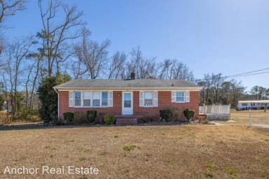Main picture of 1801 Burgaw Hwy