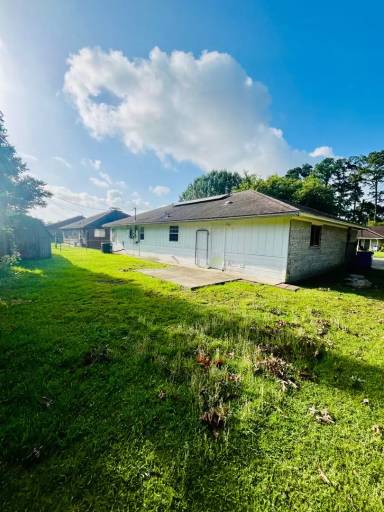 Main picture of 2912 Tammy Cir