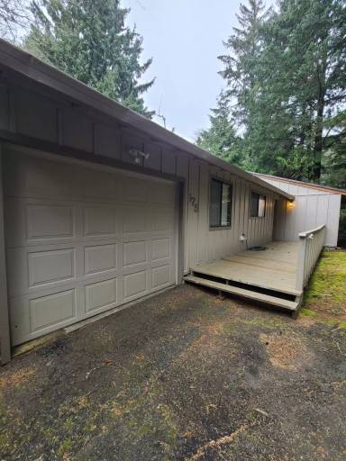 Main picture of 175 SW The Pines Dr