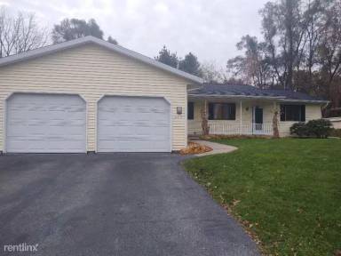 Main picture of 540 4 Mile Rd NW