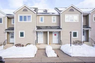 Main picture of 10 Oak Ridge Dr