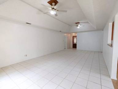 Main picture of 2913 Lakewood