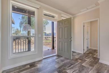 Main picture of 8105 SW River Rd