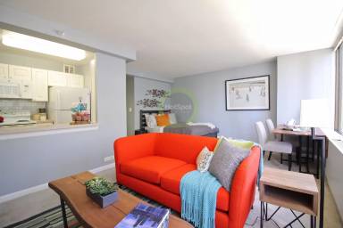 Main picture of 340 E Ontario